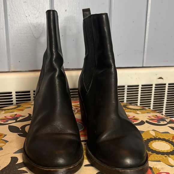 Ugg Camden boot- gently worn with box! - Picture 5 of 11